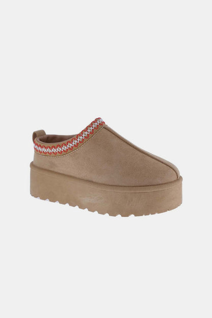 Embroidered Trim Platform Slippers in Tan