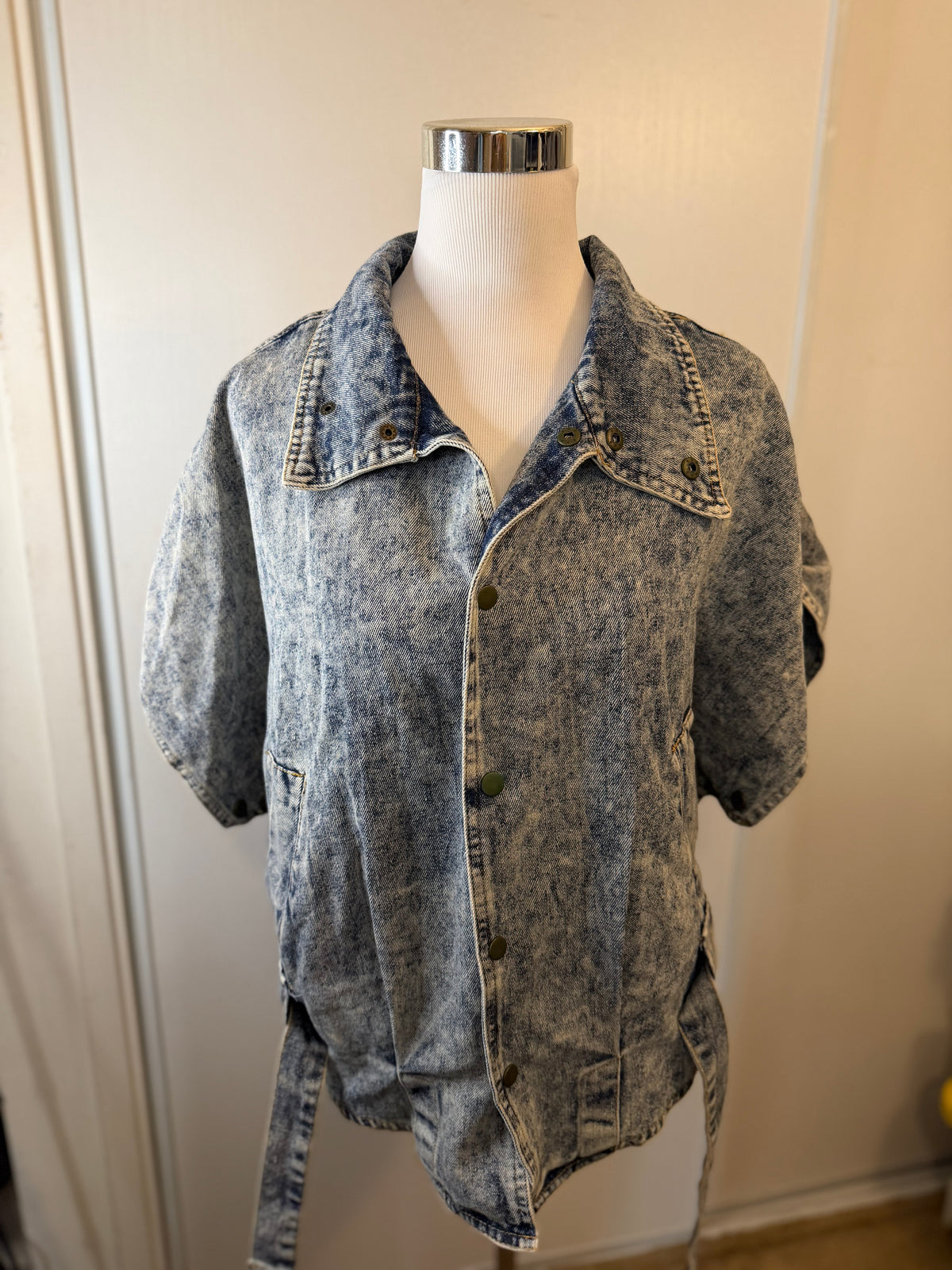 Amber Moon Revival: 100% Cotton Acid Washed Denim Belted Shirt Jacket