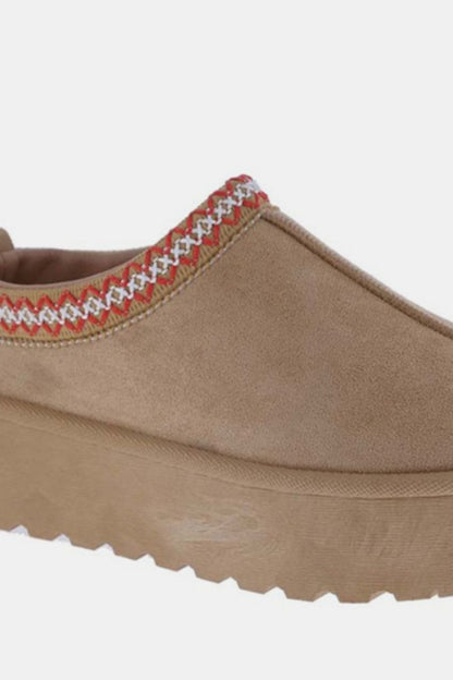 Embroidered Trim Platform Slippers in Tan